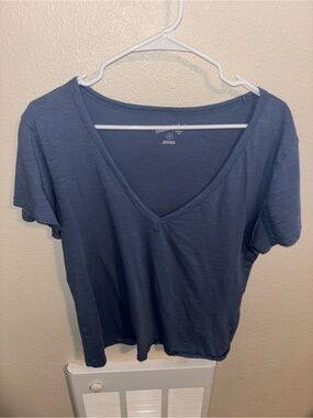 Universal Thread Blue V-Neck Short Sleeve Tee